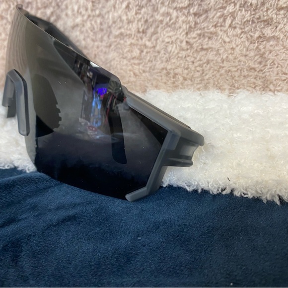 Sleek Black Men’s Sunglasses - Picture 2 of 3